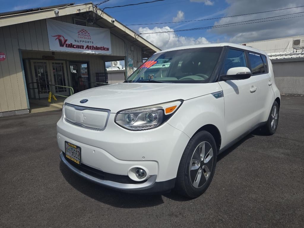 2017 Kia Soul EV EV+ in Clear White — front three-quarter view